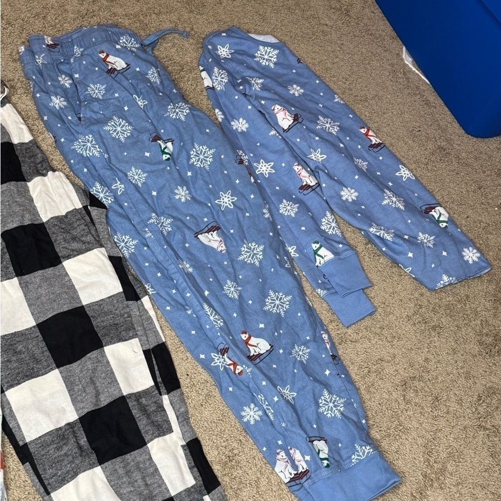 Old navy pajama bottoms and top - Picture 4 of 4